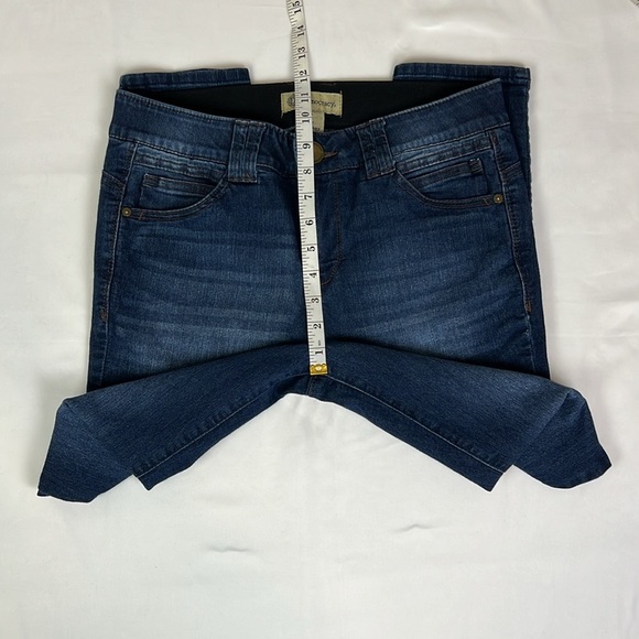 Democracy Women’s 8 Ab Technology Slimming Panels
Stretchy Skinny Leg Jean - Picture 7 of 9